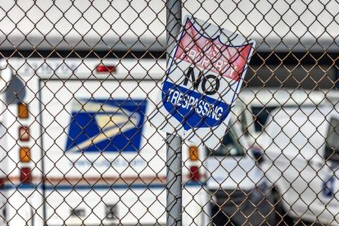 US Postal Service to accept inbound parcels from China, Hong Kong after suspensi 写真素材