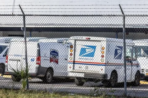 US Postal Service to accept inbound parcels from China, Hong Kong after suspensi 写真素材
