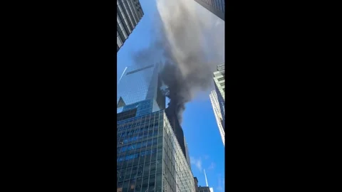 US: Rooftop Fire Breaks Out Near NYC St. Patricks Day Parade in Midtown ... Stock-Footage 331012414