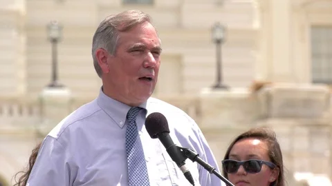 U.S. Senator blasts separation of immigrant families. Video stock 93239144