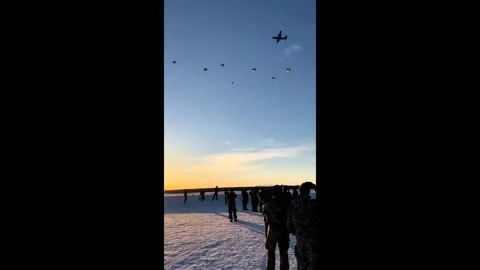 US: Service member deploys parachute just in time during freefall in Alaska 스톡 동영상 288903899