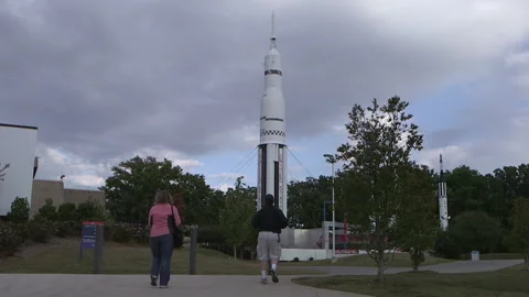The U.S. Space &amp; Rocket Center, Alabama - Entrance 库存影片 130577170