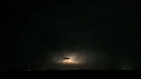 US: Supercell Storm Lights Up Sky With Violent Lightning Over Tornado Str... 库存影片 333426712