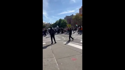 US: Tens of thousands join peaceful No Kings protests in New York, USA Stock Footage 320668475