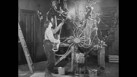 USA - 1926 - In this silent comedy, a man sprays odd vegetables connected by Stockbeeldmateriaal 325214929