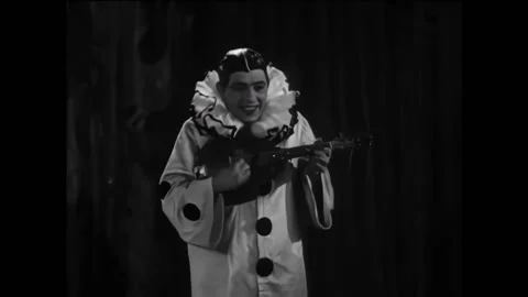 USA - 1927 - bpd concludes his Vaudeville act by playing a very fast tempo song Video stock 288086730