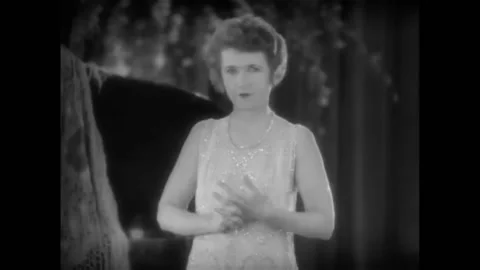 USA - 1928 - Vaudeville singer Adele Rowland begins a performance of the song Video stock 277299570