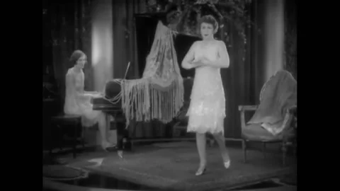 USA - 1928 - Vaudeville singer Adele Rowland begins a performance of "Swanee Video stock 277300141