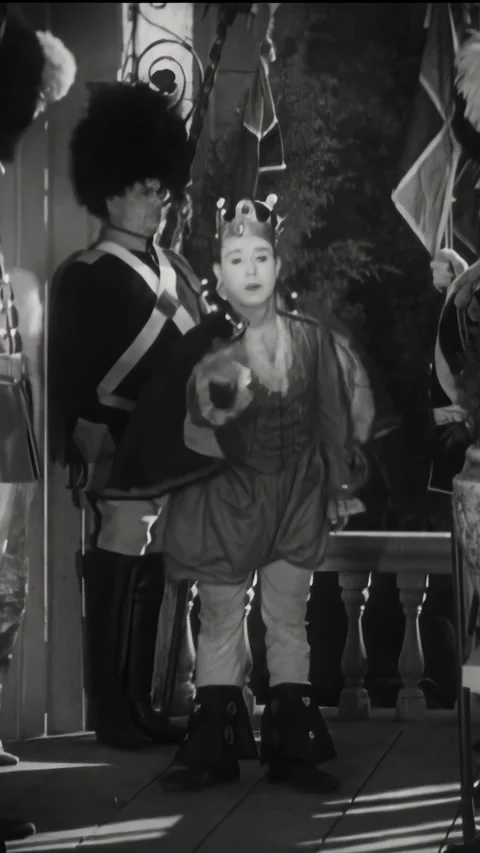 USA - 1930 - In this comedy, a queen tries to lock up her unfaithful king but he Video stock 340294253