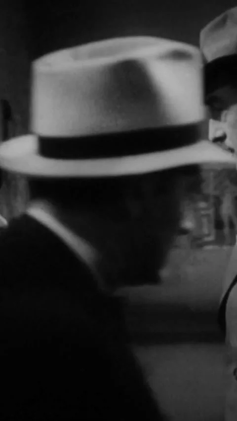 USA - 1931 - In this American pre-code comedy drama film, a group of policemen Vidéo 342991361