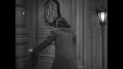 USA - 1939 - In this comedy horror, a gorilla shakes a door and a woman backs Stock-Footage 341975296