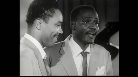 USA - 1951 - The Clovers begin a performance of "Little Mama." Vidéo 304355561