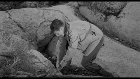 USA - 1958 - In this sci-fi horror, a man pulls on a handle and lightning Vidéo 323082647