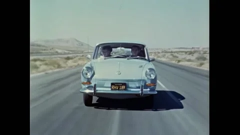 USA - 1960s - A USAF airman is pulled over for speeding when he's trying to Vídeos de archivo 296387412