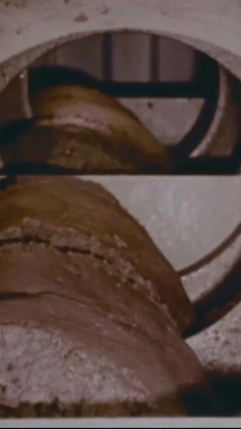 USA - 1970 - Composting is introduced as a way to dispose of organic waste. Vídeo Stock 342830948