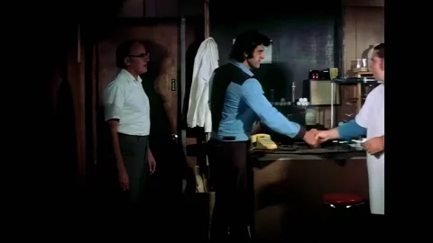 USA - 1972 - In this horror sci-fi, a man enters a lab he will be working at and Vidéo 325216733