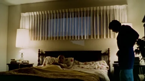 USA - 1977 - In this sci-fi horror, a man listens to a radio broadcast and gets 스톡 동영상 327744407