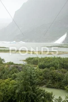 USA Alaska - Mendenhall Glacier and Lake Stock Photos