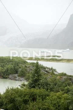 USA Alaska - Mendenhall Glacier and Lake Stock Photos