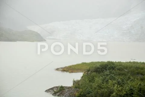 USA Alaska - Mendenhall Glacier and Lake Stock Photos