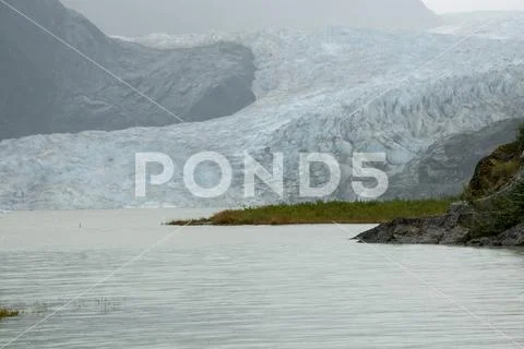 USA Alaska - Mendenhall Glacier and Lake Stock Photos