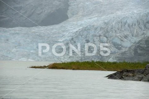 USA Alaska - Mendenhall Glacier and Lake Stock Photos