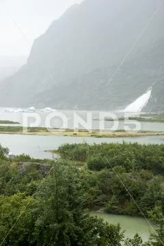 USA Alaska - Mendenhall Glacier and Lake Stock Photos