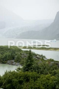 USA Alaska - Mendenhall Glacier and Lake Stock Photos