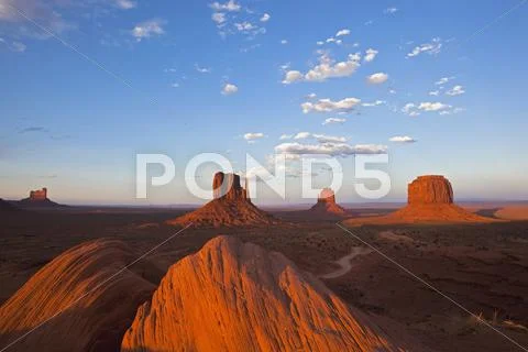 USA, Arizona, Monument Valley Tribal Park, West Mitten Butte Stock Photos
