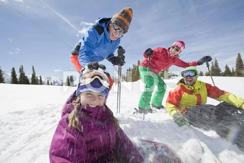 Usa, Colorado, Telluride, Three-Generation Family With Girl (10-11) During Ski