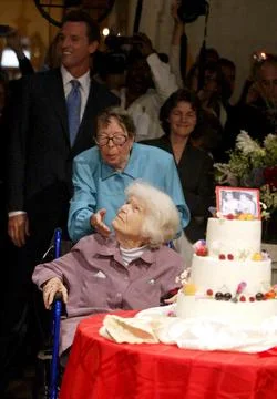Usa First Same Sex Marriage Couple Del Martin and Phyllis Lyon - Jun 2008 Fotos Stock