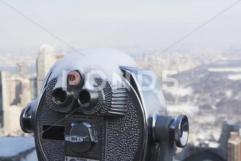USA, New York City, Coin operated binoculars covered with snow, Central Park in Stock Photos