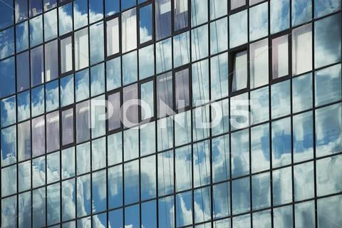 USA, New York City, Manhattan, skyscraper facade Stock Photos