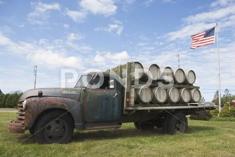 USA, New York, Long Island, Cutchogue, Old delivery vehicle Stock Photos