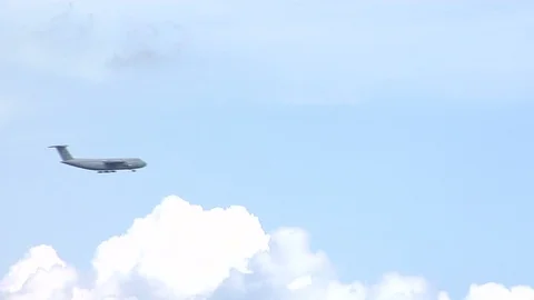USAF Lockheed C-5 Galaxy - fly by Видео 90398205