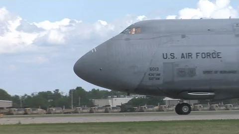 USAF Lockheed C-5 Galaxy -taxis off runway, part 1 Video stock 90398697