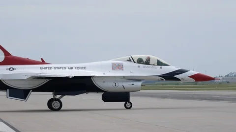 USAF Thunderbirds Warming Up before the Fort Wayne Airshow Performance Stock Footage 111594865