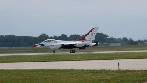 USAF Thunderbirds Warming Up before the Fort Wayne Airshow Performance Stock Footage 111598583