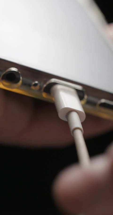 USB-C cable macro plugin to smartphone slow motion, vertical view Video stock 281040911