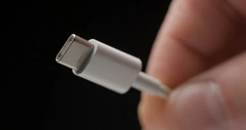 USB-C connexion cable macro rotating slow motion Video stock 281040342