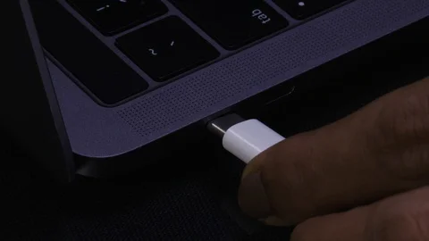USB-C Laptop Plug in Stock-Footage 129332157
