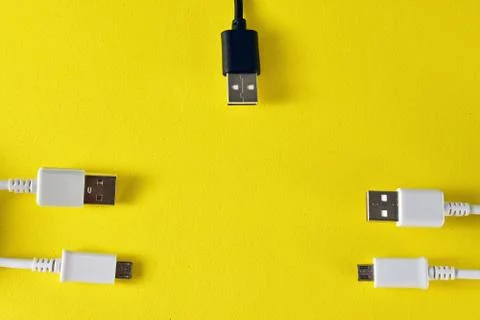 Usb cables to transmit data on yellow background Fotos de archivo
