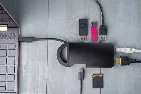 USB Type C adapter or hub connected to the laptop. Foto stock