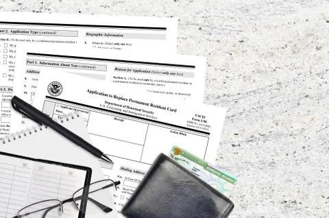 USCIS form I-90 Application to replace permanent resident card lies on flat l Foto stock