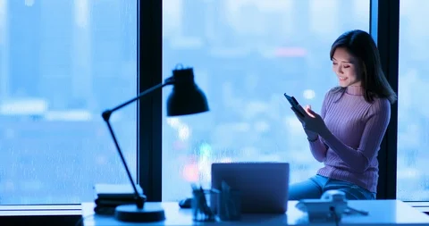 Use cellphone at night Stock Footage 116516653