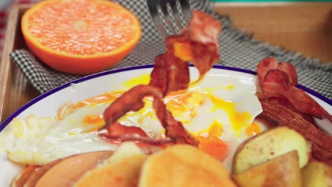 Use fork eat bacon breakfast platter Video stock 158433777
