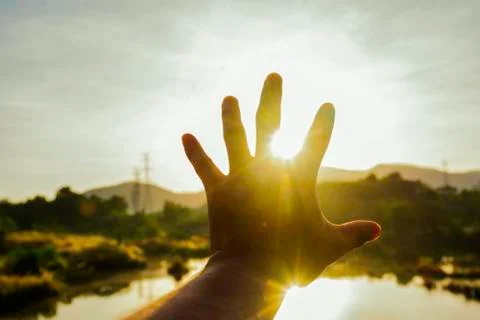 Use hand to touch the sun light in the morning, Pick up the sun, Close the su Foto stock