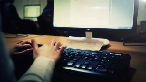 Use the keyboard with 10 fingers Video stock 47610069
