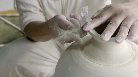 Use a knife handmade ceramics, shaping a ceramics 動画素材 66064168