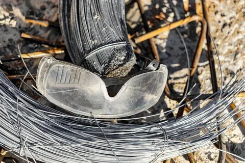 The use of knitting wire for reinforcement in the construction of foundations Photos